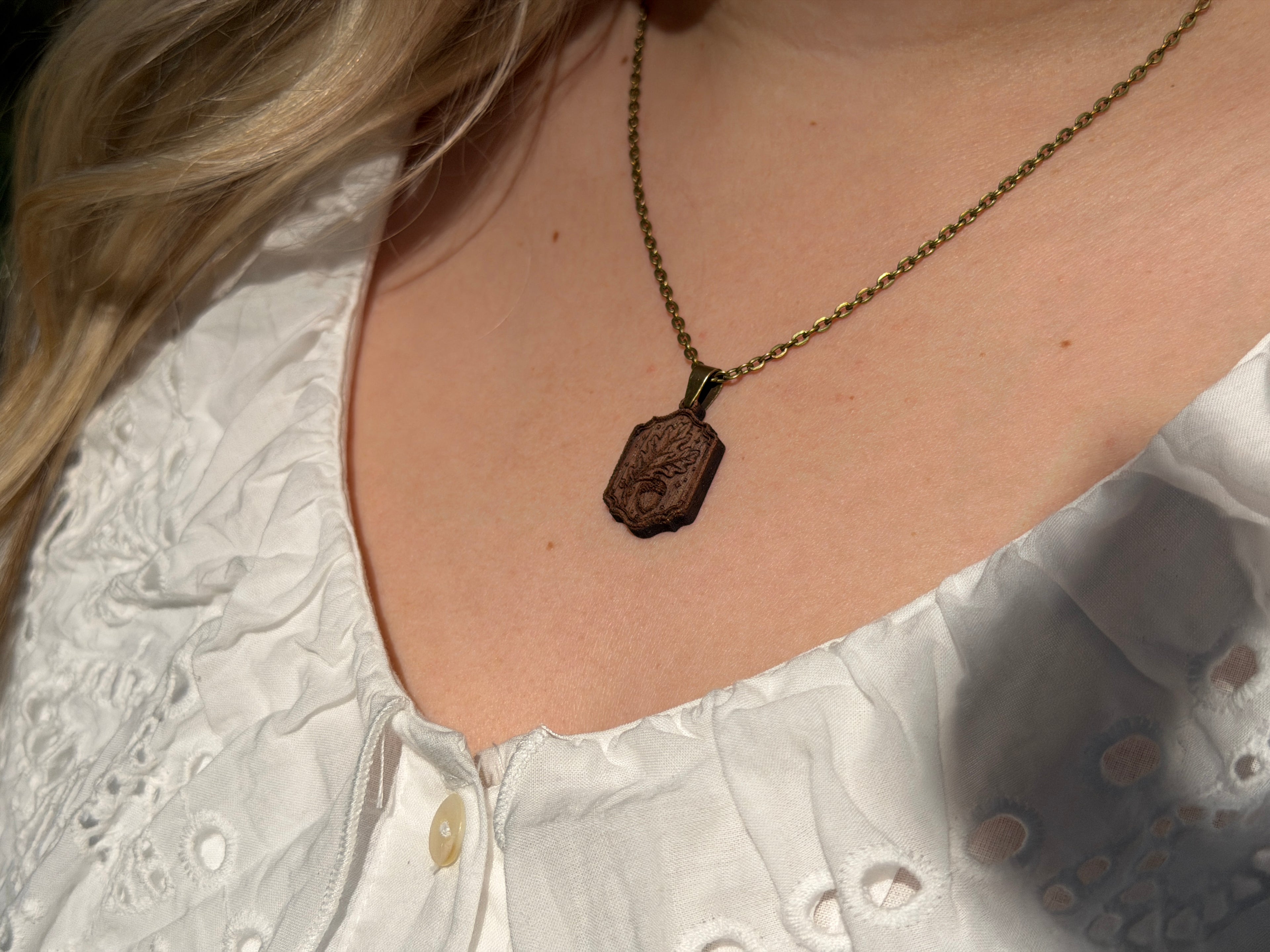 Oak & Acorn Pendant - Legacy, Growth and Potential